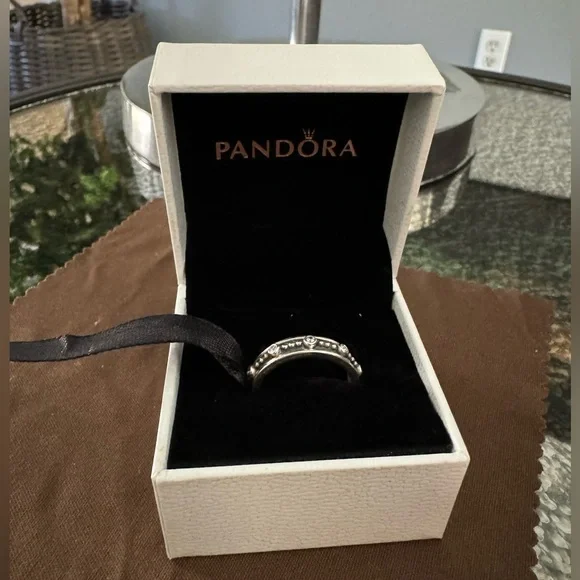Pandora silver ring with crystals size 56 7 1/2 - Picture 2 of 7